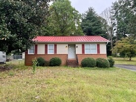 8 Cross St in Inman, SC - Building Photo