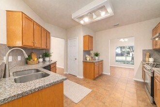 18315 Grove Brook Ln in Cypress, TX - Building Photo - Building Photo