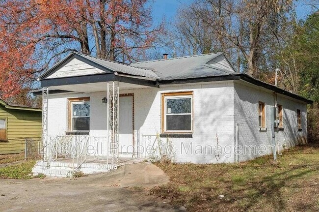 property at 224 E Ann Dr SW