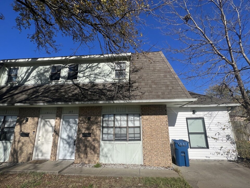 1911 Campbell Pkwy-Unit -*OR 1913 Campbell Pkwy in Joplin, MO - Building Photo