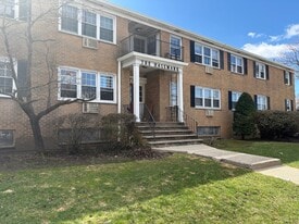 712 Cedar Ln in Teaneck, NJ - Building Photo