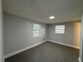 SMS 2 - 1515 E 139TH AVE in Tampa, FL - Building Photo