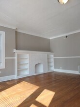 7729 S Essex Ave in Chicago, IL - Foto de edificio - Building Photo