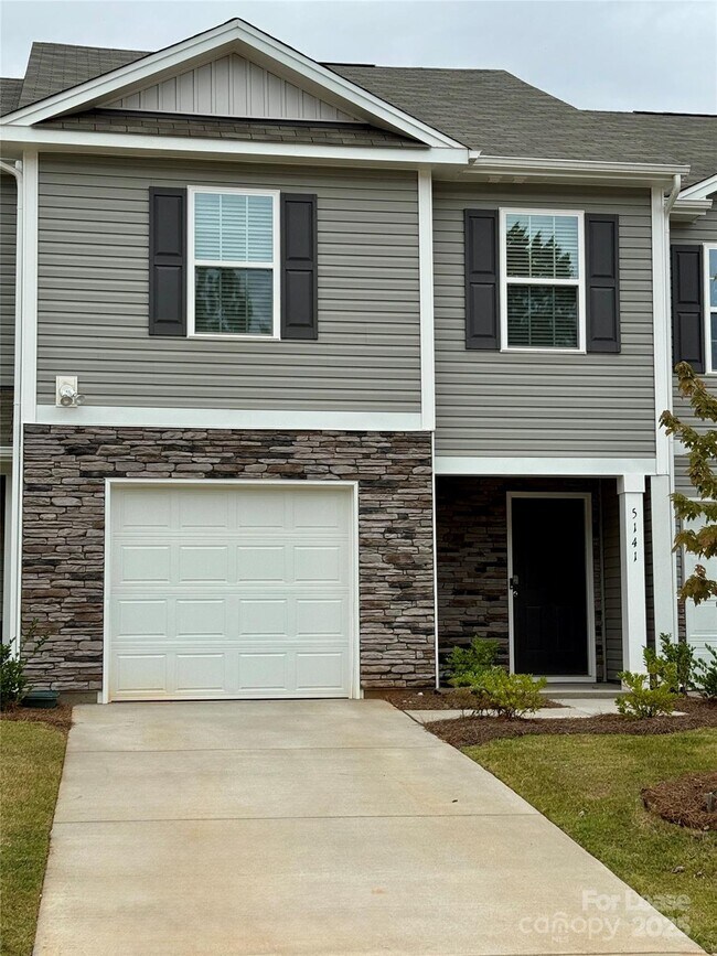 5141 Hyrule Dr in Charlotte, NC - Building Photo - Building Photo