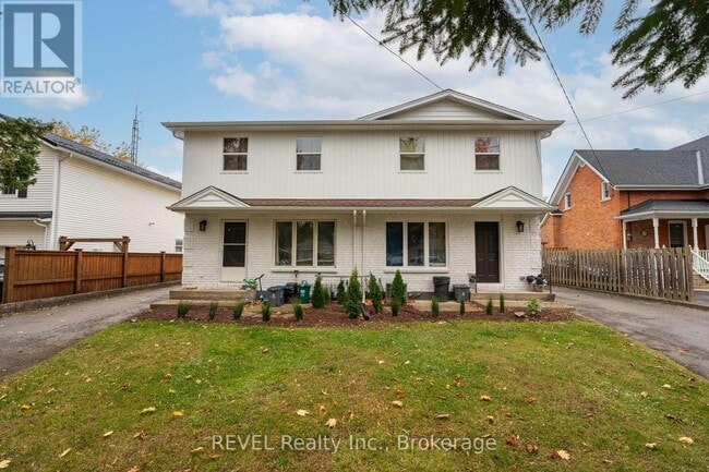 1372 Haist St in Pelham, ON - Building Photo - Building Photo