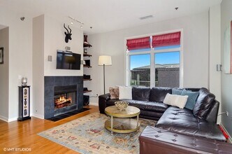 600 W Drummond Pl in Chicago, IL - Building Photo - Building Photo