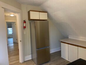 734 Egleston Ave, Unit 2 in Kalamazoo, MI - Building Photo - Building Photo