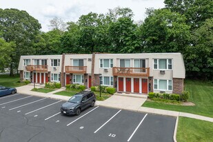 Jefferson Woods in Port Jefferson, NY - Building Photo