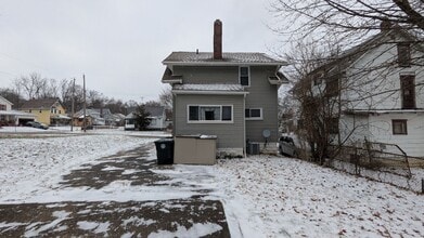 990 Baird St in Akron, OH - Building Photo - Building Photo