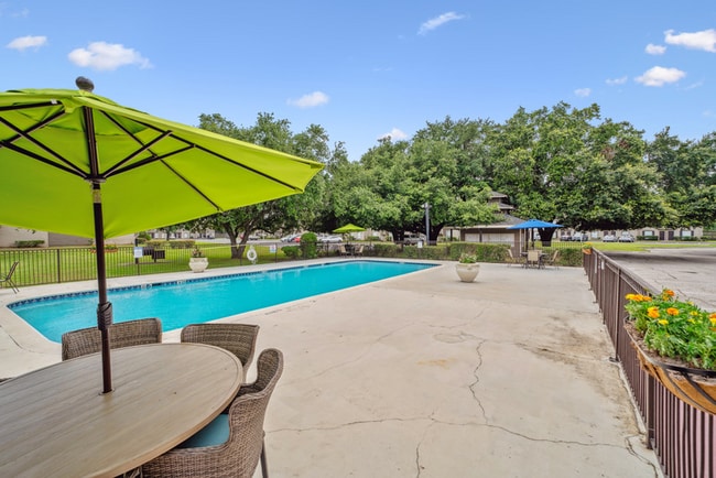 Royal Oaks of Pearland in Pearland, TX - Building Photo - Building Photo