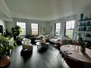 2300 N Lincoln Park W in Chicago, IL - Building Photo - Building Photo