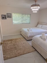 4381 Shore Acres Blvd NE in St. Petersburg, FL - Foto de edificio - Building Photo