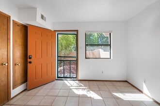 516 Hillside Ave in Santa Fe, NM - Building Photo - Building Photo