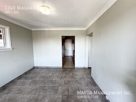 1240 Niagara St in Windsor, ON - Building Photo