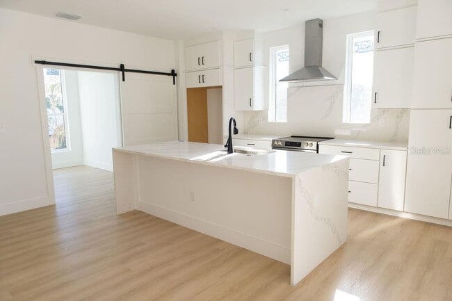 3826 Pompano Dr SE in St. Petersburg, FL - Building Photo - Building Photo