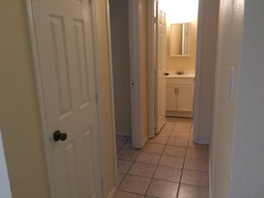 7660 Oak Chase in San Antonio, TX - Foto de edificio - Building Photo