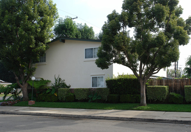 1522 W Almond Ave in Orange, CA - Building Photo - Building Photo