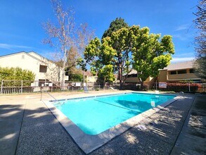 980 Kiely Blvd in Santa Clara, CA - Foto de edificio - Building Photo
