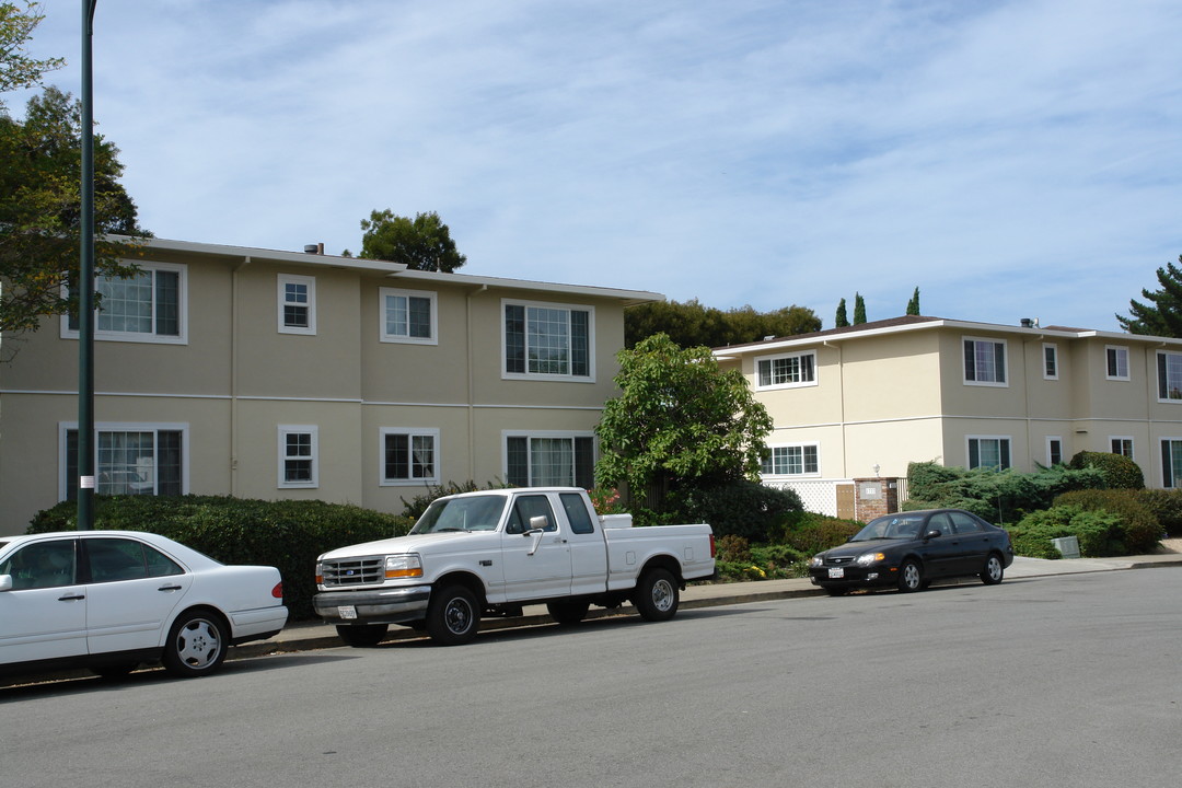 1727 Marco Polo Way in Burlingame, CA - Building Photo