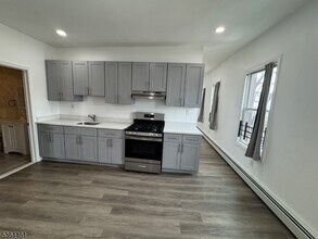 53 17th Ave, Unit 3 in Paterson, NJ - Building Photo - Building Photo