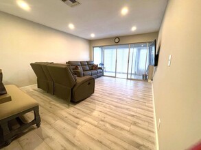 13988 Vía Flora, D in Delray Beach, FL - Building Photo - Building Photo