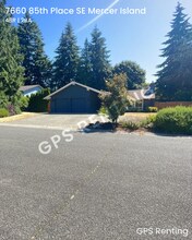 7660 85th Pl SE in Mercer Island, WA - Building Photo - Building Photo