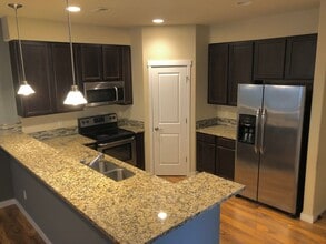 14015 34th Dr SE in Mill Creek, WA - Foto de edificio - Building Photo