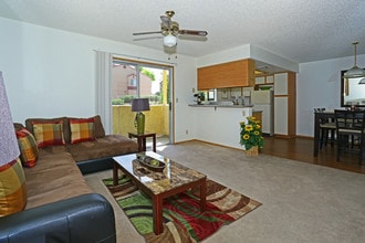 Sunset Springs Apartments in Las Vegas, NV - Building Photo - Building Photo