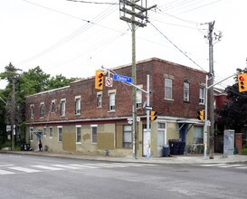 298-300 Harbord St in Toronto, ON - Building Photo - Building Photo