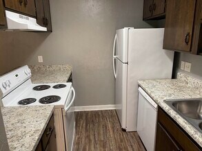 2010 Bradford Ct in Tallahassee, FL - Building Photo - Building Photo