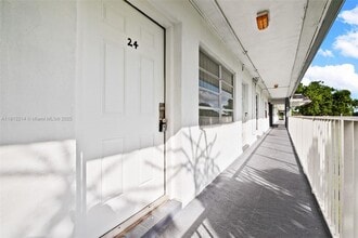 20310 NE 2nd Ave in Miami Gardens, FL - Building Photo - Building Photo