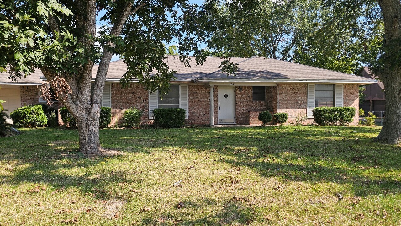 2605 B F Terry Blvd in Rosenberg, TX - Foto de edificio