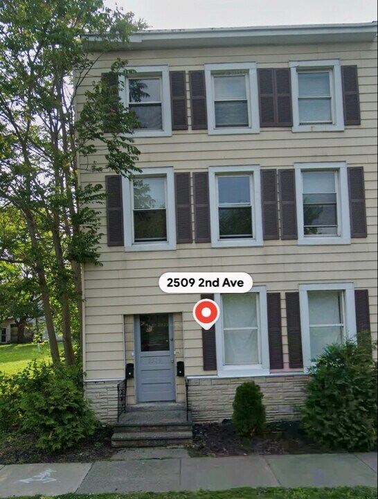 2509 2nd Ave in Watervliet, NY - Foto de edificio