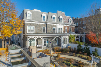 4213 Chester Ave in Philadelphia, PA - Foto de edificio - Building Photo