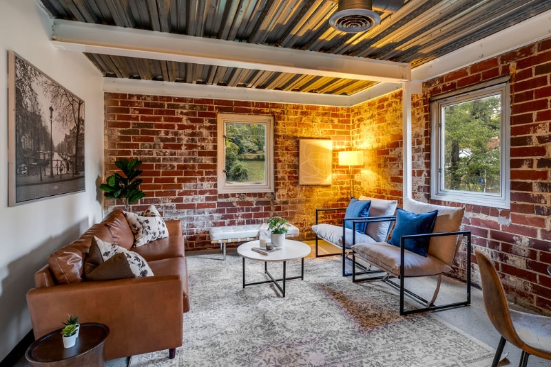 15 Burbank Dr SW in Atlanta, GA - Building Photo