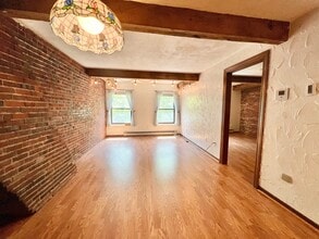 100 Commercial St, Unit 4 in Boston, MA - Foto de edificio - Building Photo