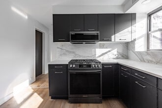 3138 W Schubert Ave, Unit 2R in Chicago, IL - Foto de edificio - Building Photo