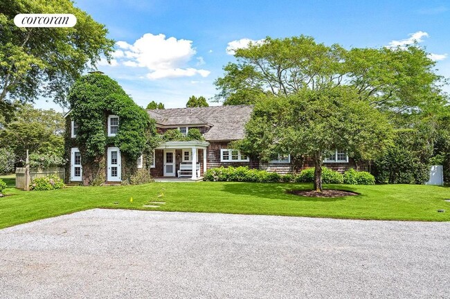 115 Apaquogue Rd in East Hampton, NY - Foto de edificio - Building Photo