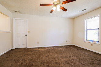 320 Freeport Dr in Lawrenceville, GA - Building Photo - Building Photo