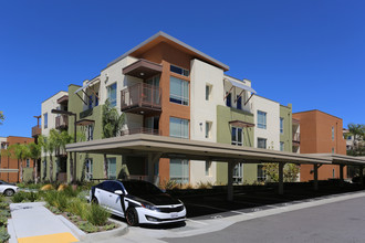 Crest 850 in San Marcos, CA - Foto de edificio - Building Photo