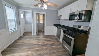 13 Forest Ave in Plymouth, MA - Building Photo