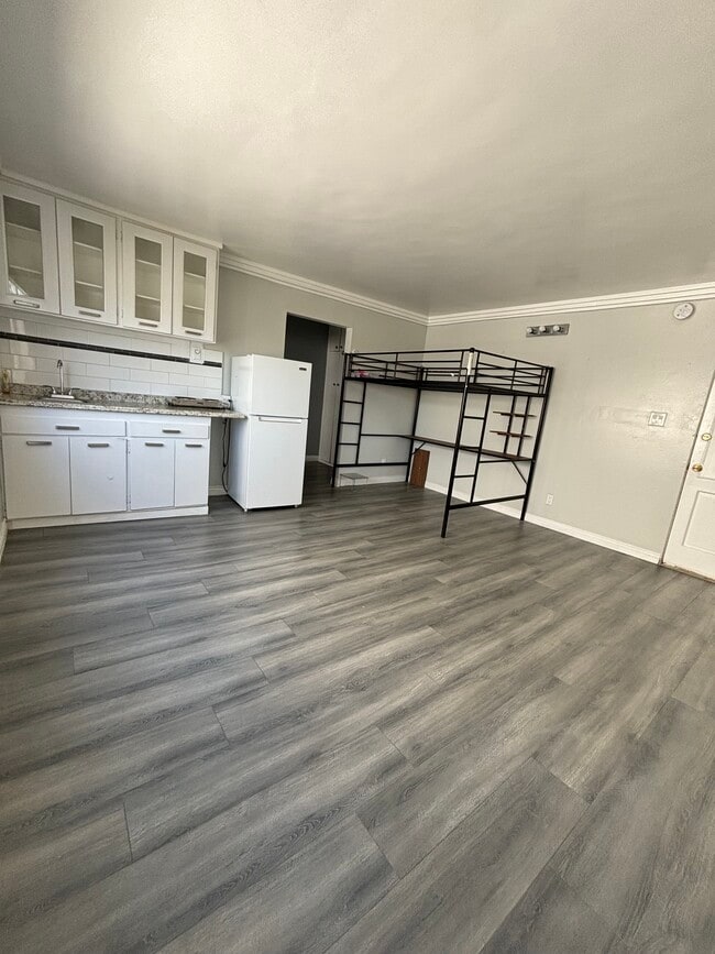 2420 Pacific Ave, Unit D in Venice, CA - Foto de edificio - Building Photo