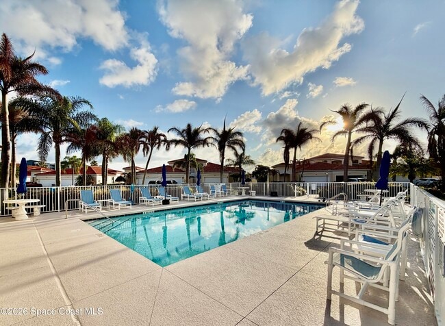 551 Casa Bella Dr in Cape Canaveral, FL - Building Photo - Building Photo