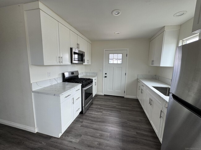 property at 8925 Cottonwood Ave