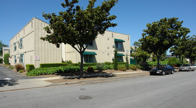 Wooddale Apartments in Sunnyvale, CA - Foto de edificio - Building Photo