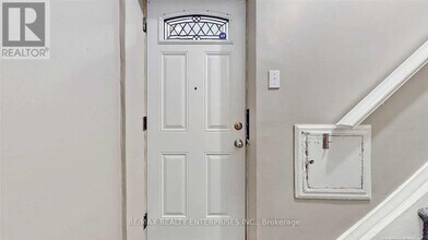 255 Lakeshore Rd E in Mississauga, ON - Building Photo - Building Photo