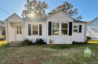 111 Crane Ave in Greenville, SC - Building Photo