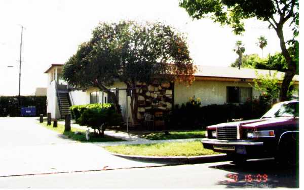 819 S Dakota St in Anaheim, CA - Building Photo - Building Photo