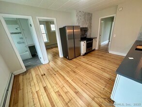 37 Seaview Ave in Norwalk, CT - Building Photo - Building Photo