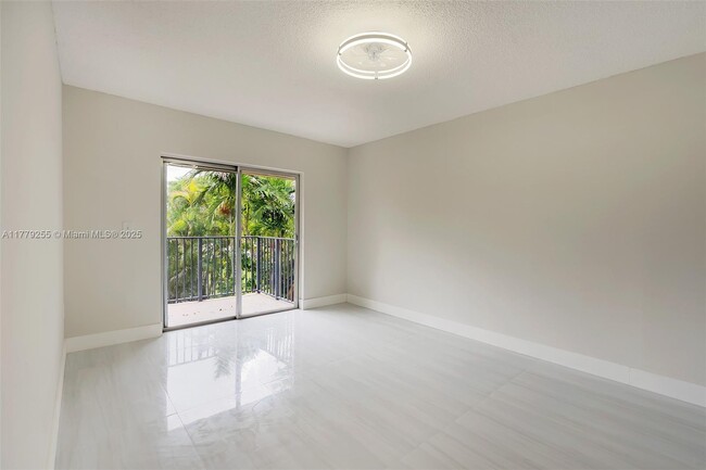 15391 S Dixie Hwy in Palmetto Bay, FL - Building Photo - Building Photo